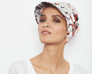turban blanc et couleurs-min