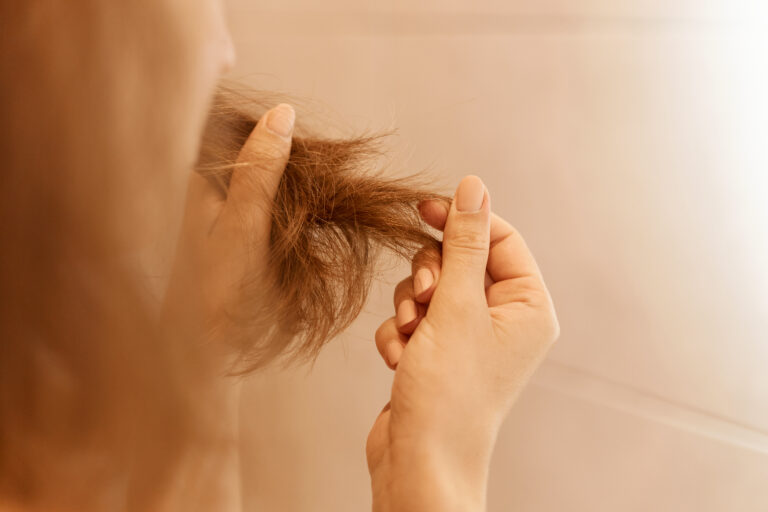 Pourquoi le stress peut-il provoquer une chute de cheveux